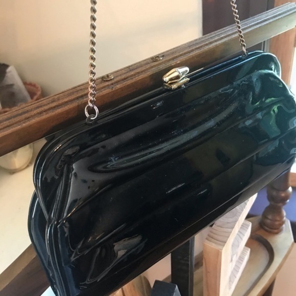Vintage Handbags - 1960’s Vintage Black Patent Kiss Snap Closure Purse